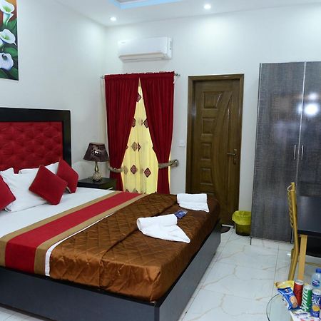Hotel Deluxe Lahore Eksteriør bilde