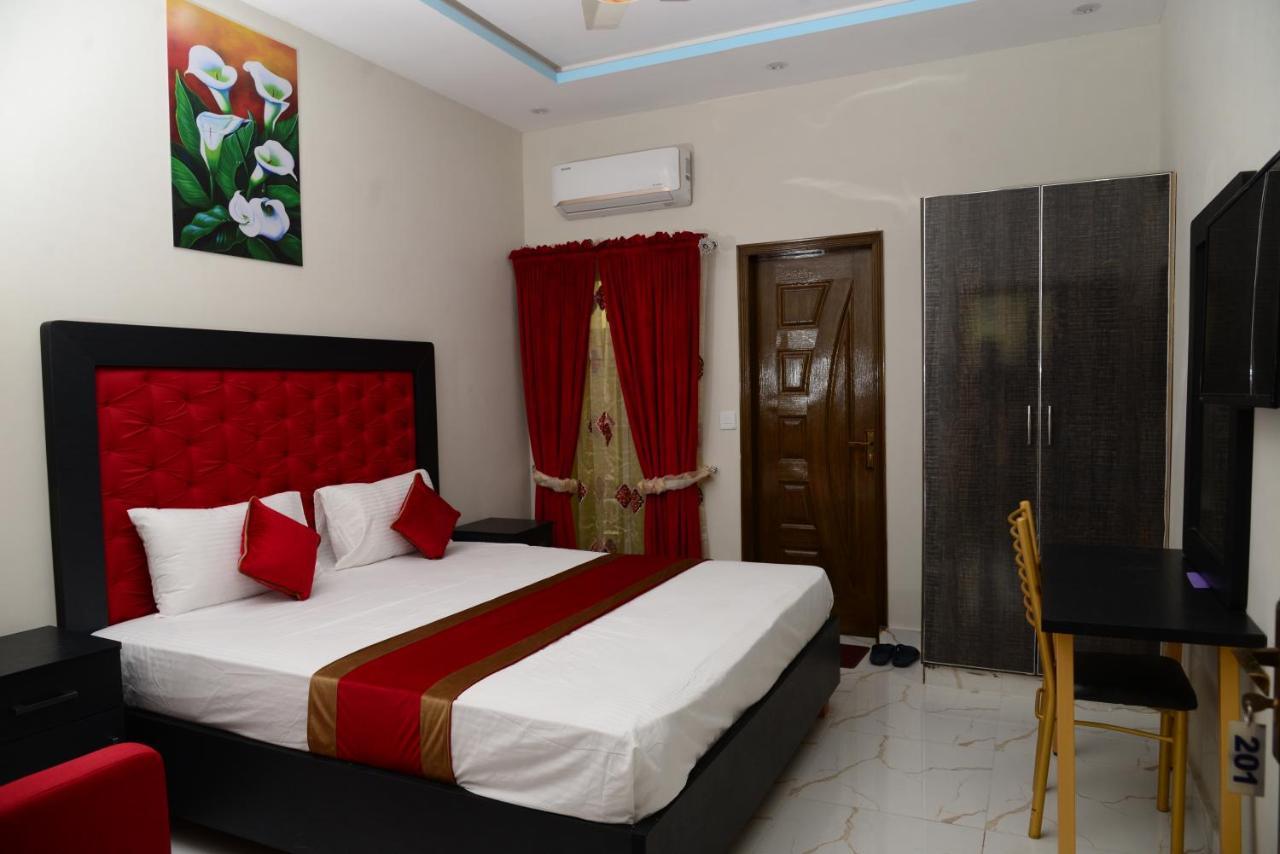 Hotel Deluxe Lahore Eksteriør bilde