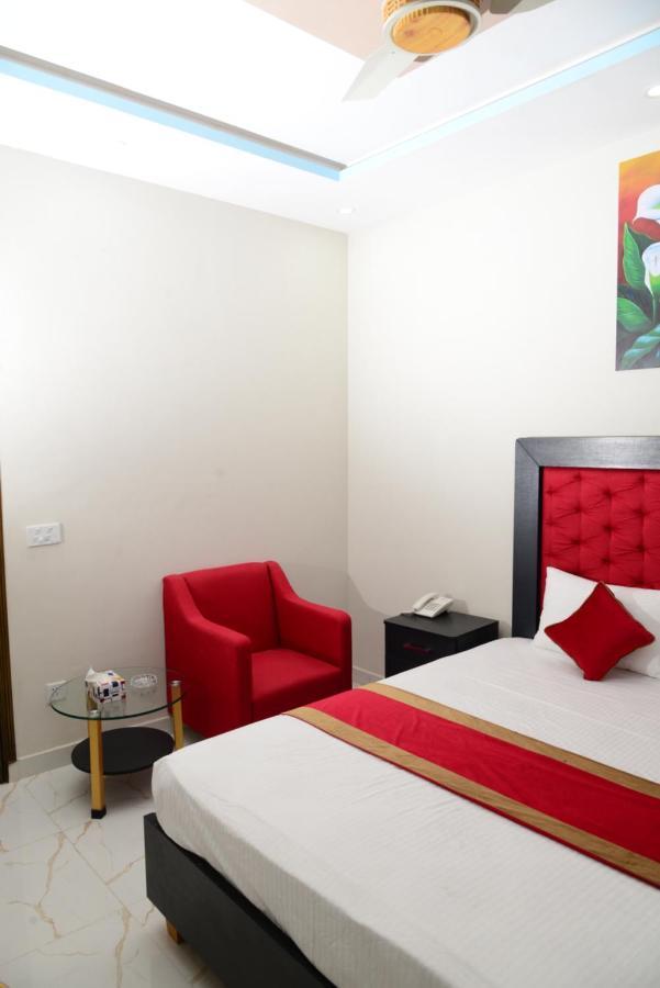 Hotel Deluxe Lahore Eksteriør bilde
