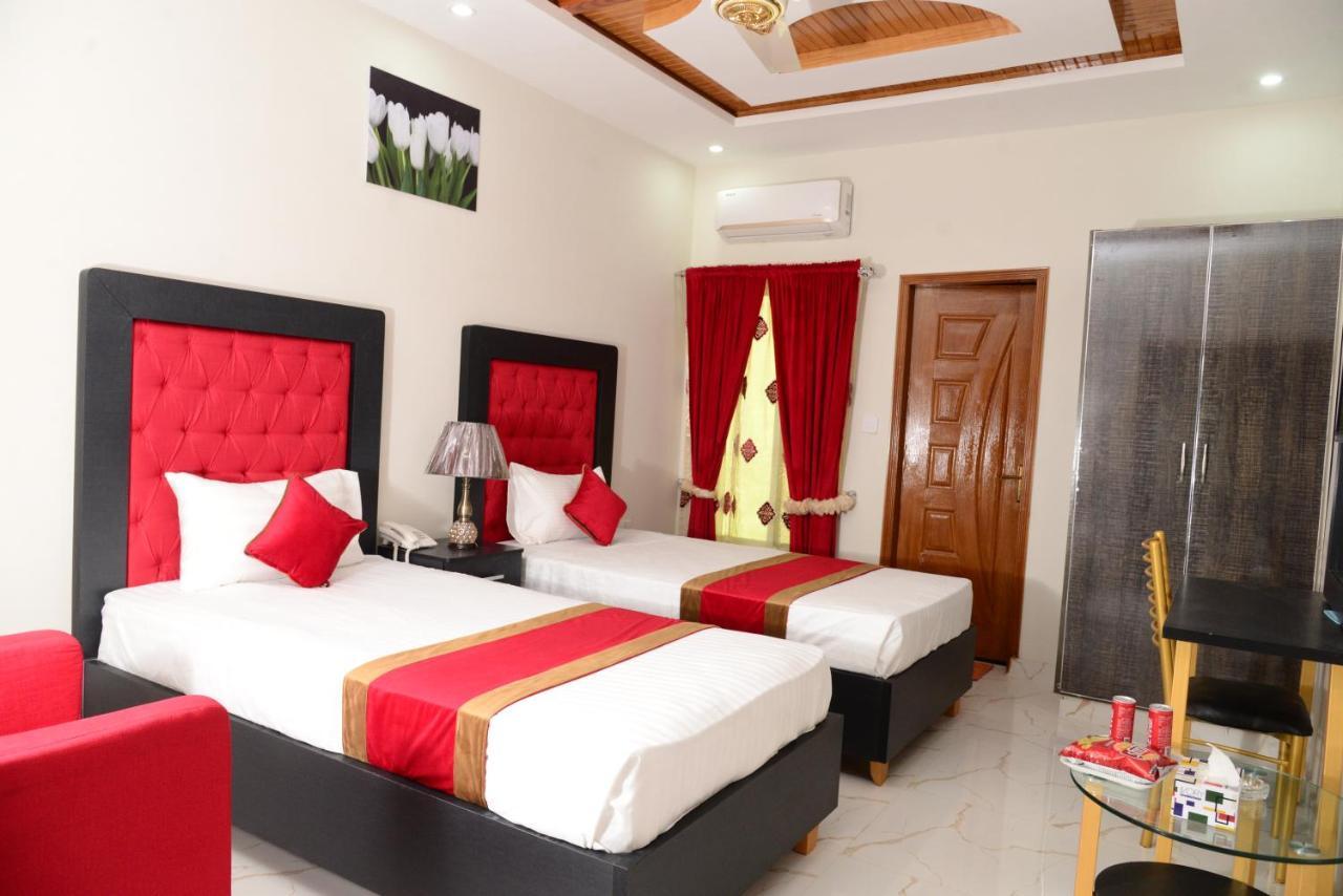 Hotel Deluxe Lahore Eksteriør bilde