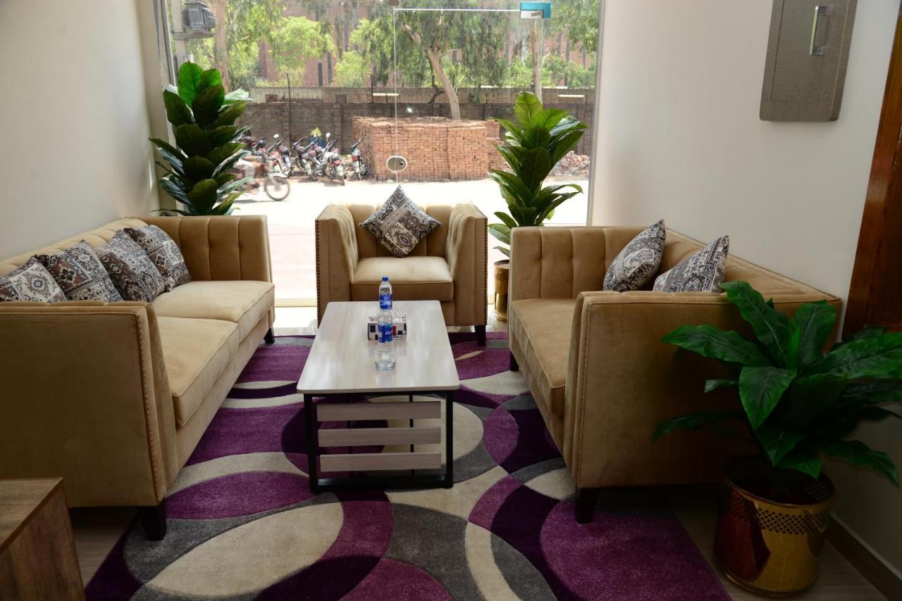 Hotel Deluxe Lahore Eksteriør bilde