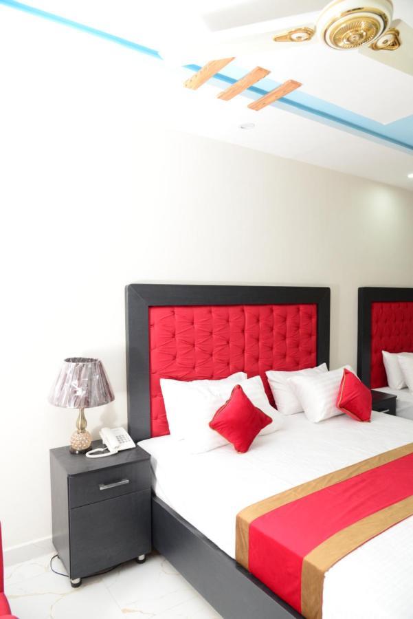 Hotel Deluxe Lahore Eksteriør bilde