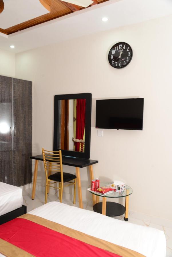 Hotel Deluxe Lahore Eksteriør bilde