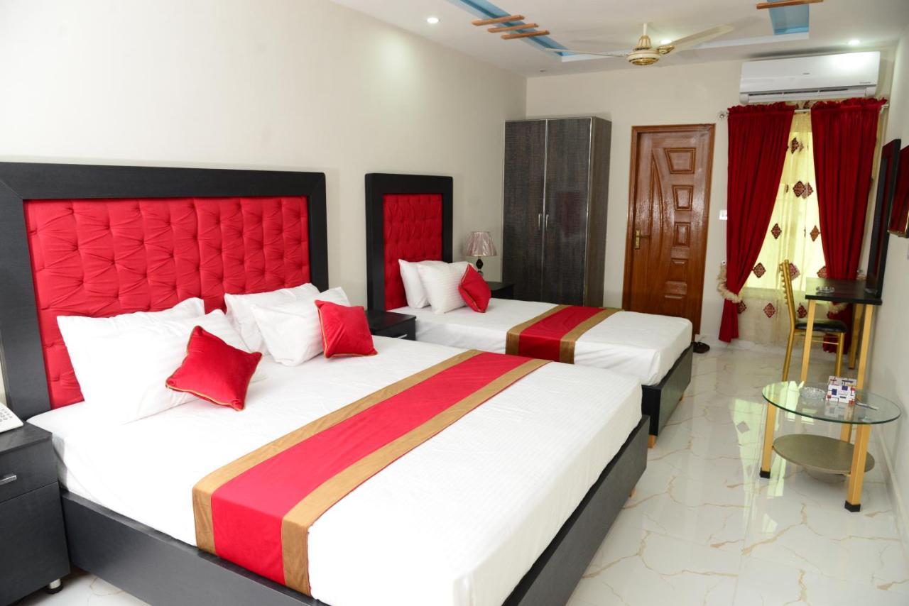 Hotel Deluxe Lahore Eksteriør bilde