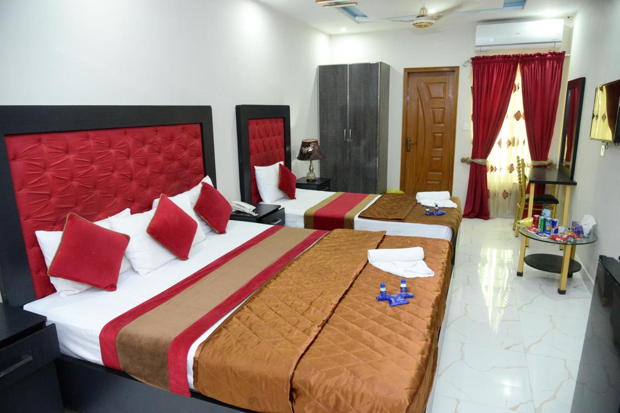 Hotel Deluxe Lahore Eksteriør bilde