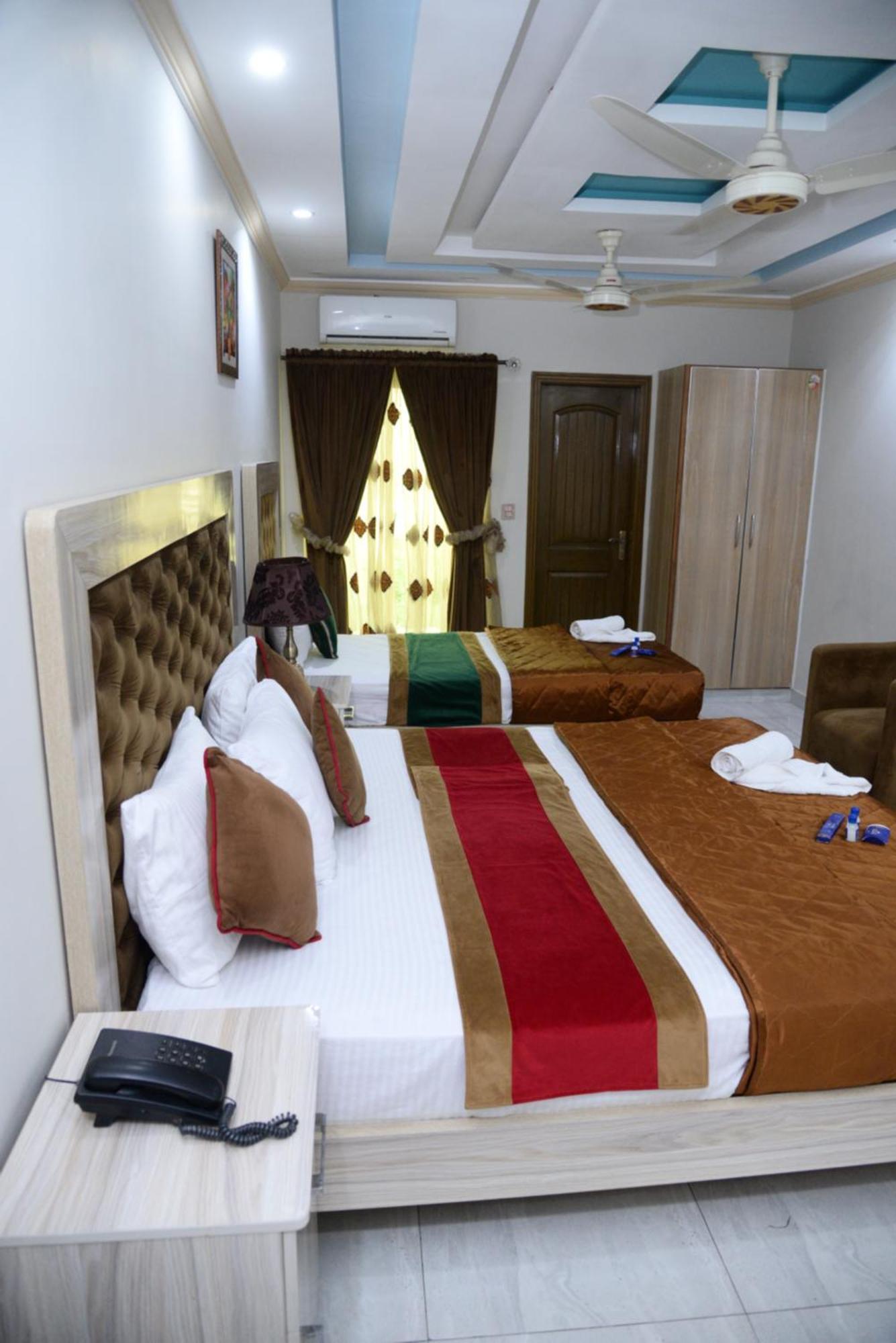 Hotel Deluxe Lahore Eksteriør bilde