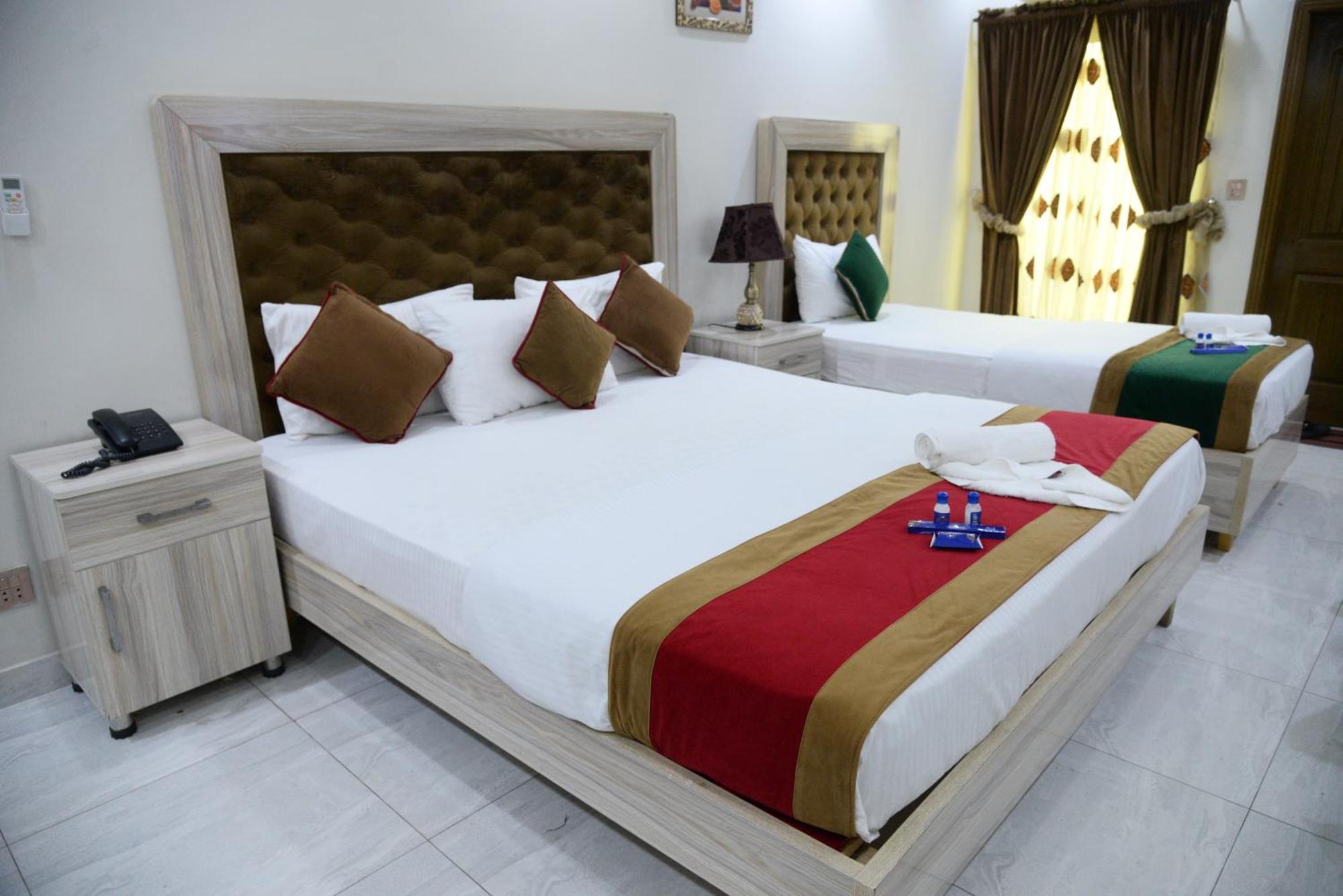 Hotel Deluxe Lahore Eksteriør bilde