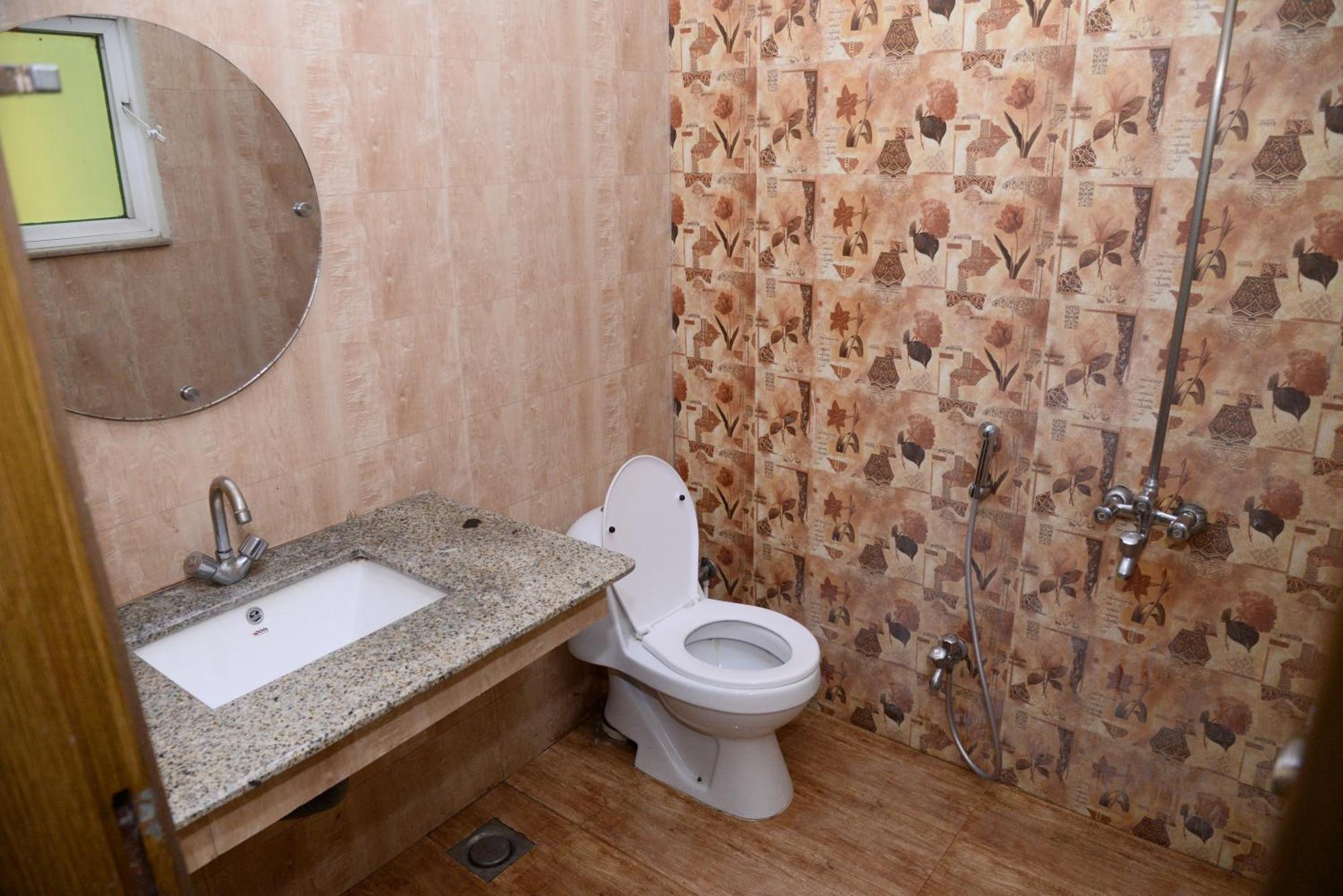 Hotel Deluxe Lahore Eksteriør bilde